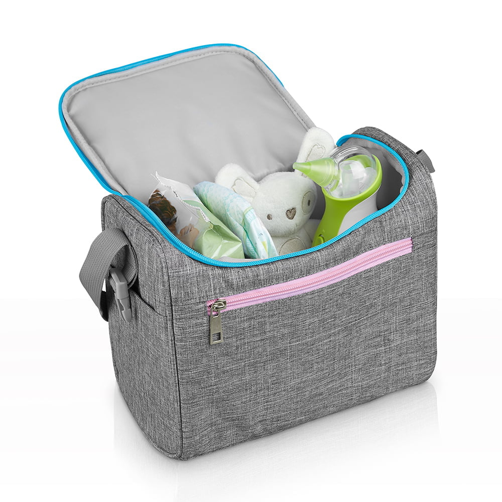 Ein geöffneter Nosiboo Bag Baby Organizer mit dem tragbaren Nosiboo Go Baby Nasensauger und anderem Babyzubehör