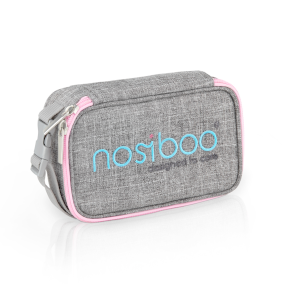 Erfahren Sie mehr über die Nosiboo Bag Hygienetasche, um alle notwendigen Babyaccessoires unterwegs dabei zu haben